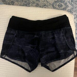 Lulu Speed Up Shorts, Size 4